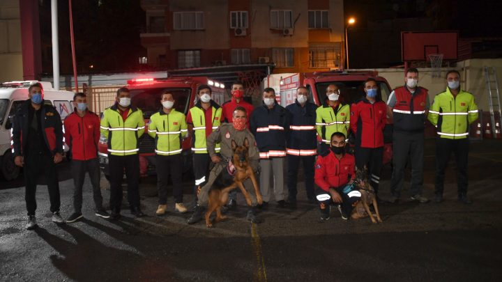 7 kişinin canlı olarak enkazdan çıkarılmasına yardım eden ekip, Mersin’e döndü