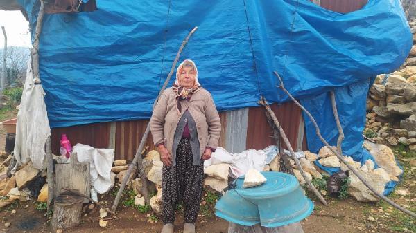 Derme çatma barakada yalnız yaşayan yaşlı kadın, yardım bekliyor