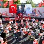 Mersin Büyükşehir Belediyesi, Münir Özkul Çocuk Gelişim Merkezi’nde 29 Ekim Cumhuriyet Bayramı’nın 99’uncu yılı dolayısıyla coşkulu bir etkinlik düzenledi.